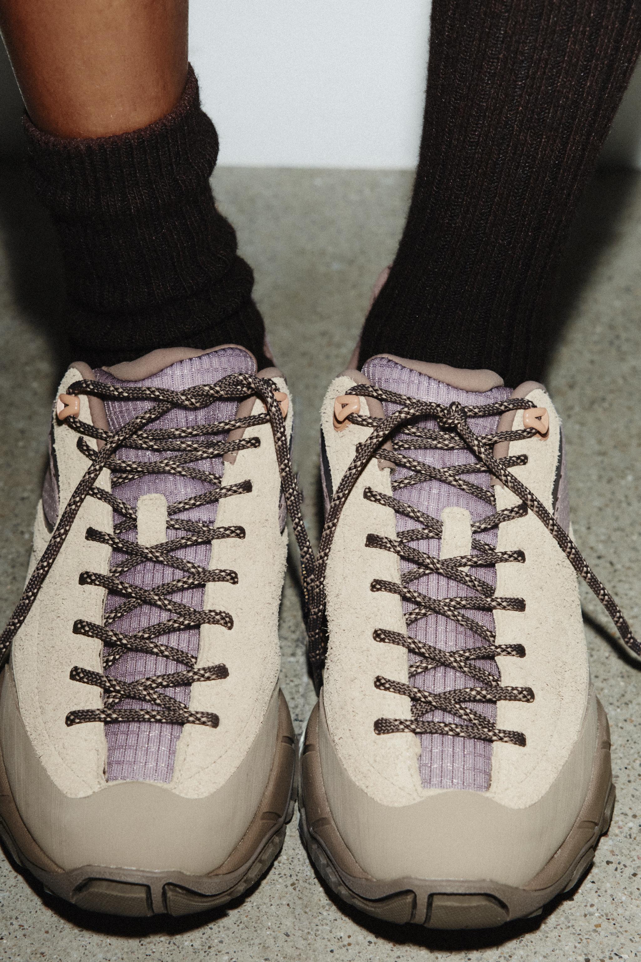 CHAUSSURE DE SPORT ÉLASTIQUES